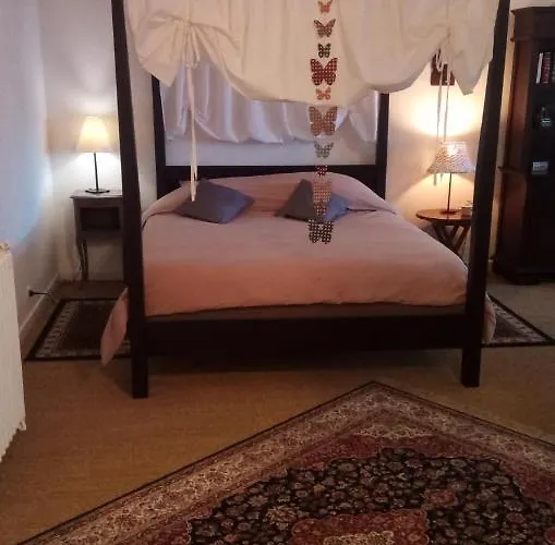 Les 2 Granges D'hotes Bed and Breakfast 3*